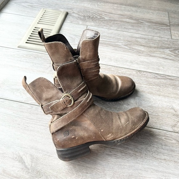 Born Leandra Gray Distressed Leather Boots Side Zip - Picture 2 of 13